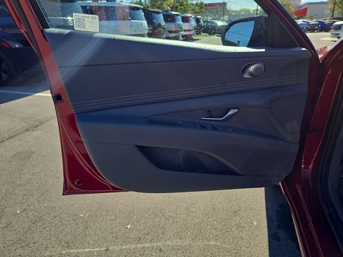 Used 2025 Hyundai Elantra Sport FWD image 13