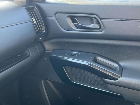 Used 2023 Nissan Pathfinder S image 35