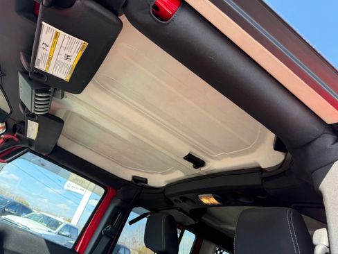 Used 2016 Jeep Wrangler Unlimited Sahara image 25