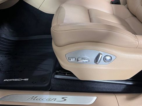 Certified 2024 Porsche Macan S AWD/4WD image 31