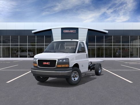 New 2025 GMC Savana 3500 w/ Power Convenience Package image 9