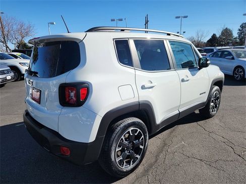 Used 2023 Jeep Renegade Latitude image 3