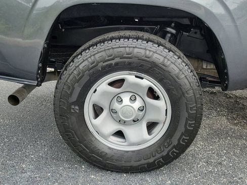 Used 2023 Toyota Tacoma SR w/ SR Convenience Package image 5