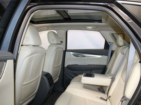 Used 2018 Cadillac XT5 Luxury w/ Driver Awareness Package AWD/4WD image 7