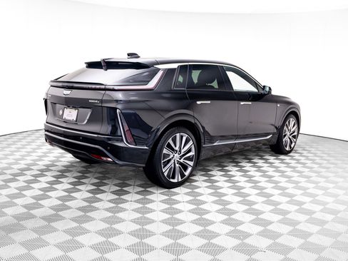 Certified 2025 Cadillac Lyriq Luxury w/ LPO, Floor Liner Package AWD/4WD image 5