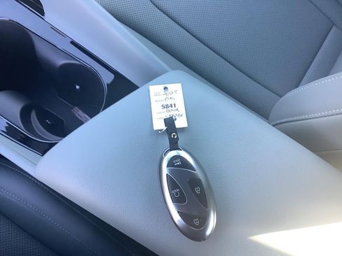 New 2025 Hyundai Elantra Limited image 12