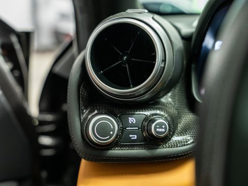 Used 2018 Ferrari GTC4Lusso AWD/4WD image 27