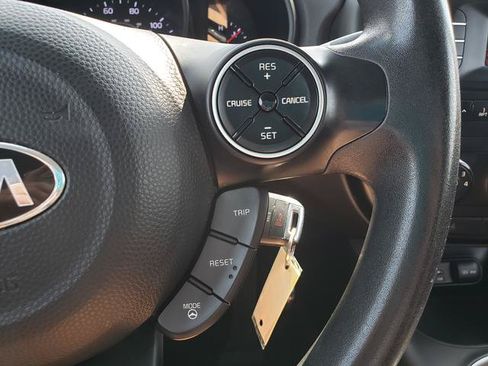 Used 2016 Kia Soul FWD image 25