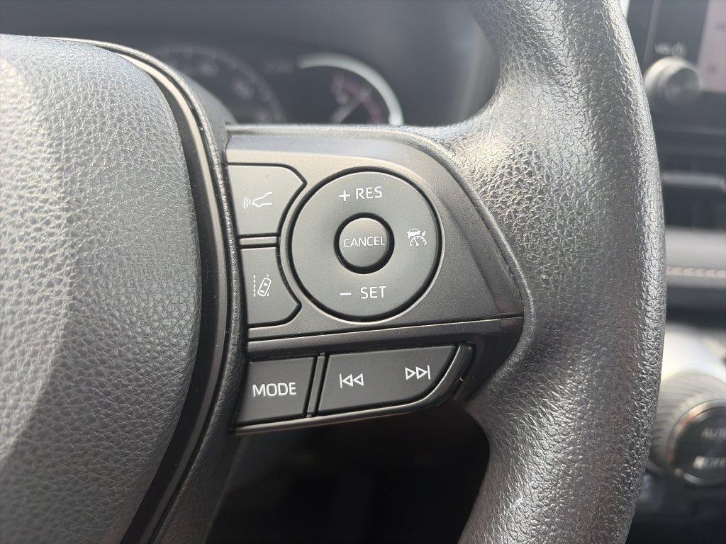 Used 2025 Toyota RAV4 XLE FWD image 21