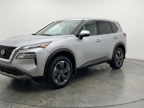 Used 2025 Nissan Rogue SV FWD image 3