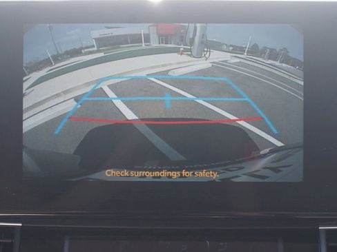 Used 2025 Toyota Sienna XLE w/ XLE Plus Package FWD image 7