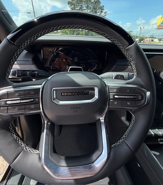 New 2026 GMC Acadia Denali w/ Super Cruise Package FWD image 10