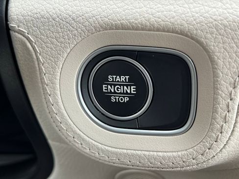 Used 2024 Mercedes-Benz GLE 450e 4MATIC image 35