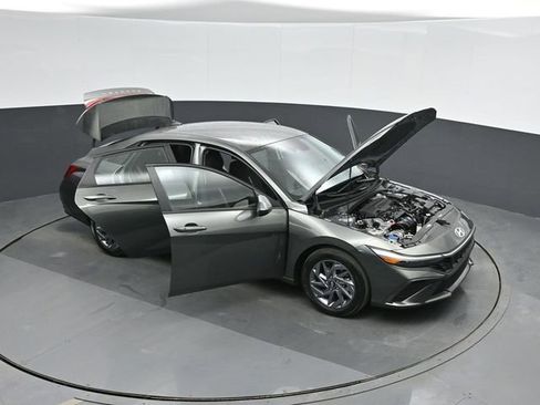 Used 2024 Hyundai Elantra SEL image 48