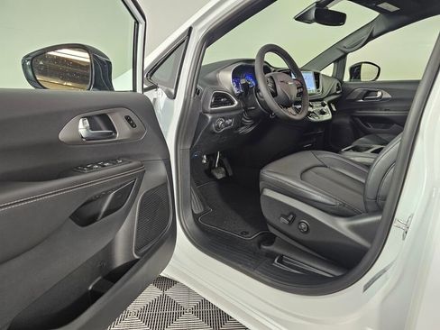 New 2026 Chrysler Pacifica Select image 22