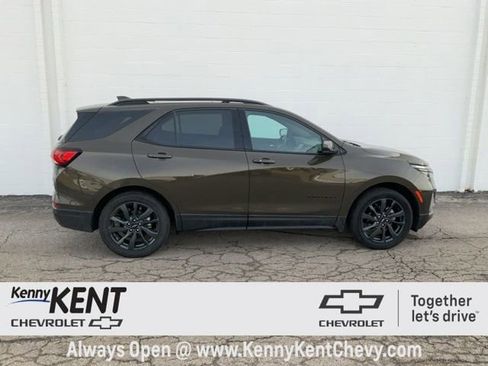 Used 2023 Chevrolet Equinox RS image 3