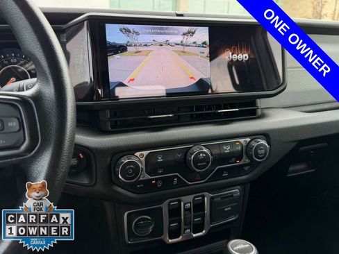 Used 2024 Jeep Gladiator Sport AWD/4WD image 7