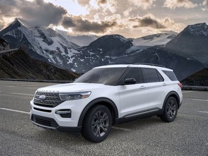 New 2024 Ford Explorer XLT w/ Equipment Group 202A