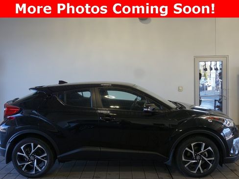 Used 2018 Toyota C-HR XLE image 2