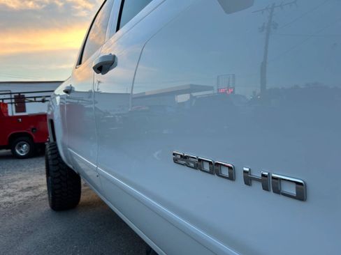 Used 2019 Chevrolet Silverado 2500 LT AWD/4WD image 12