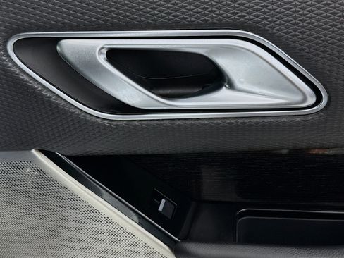 Used 2019 Land Rover Range Rover Velar R-Dynamic SE image 30