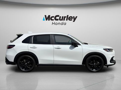 Certified 2025 Honda HR-V Sport image 2