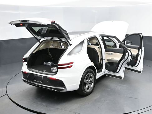 New 2026 Genesis GV70 2.5T Select image 17