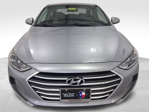 Used 2017 Hyundai Elantra SE FWD image 2