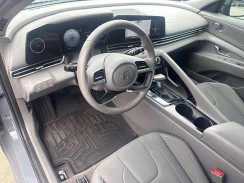 Used 2023 Hyundai Elantra SEL w/ Convenience Package FWD image 23
