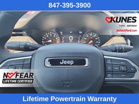 Used 2025 Jeep Compass Trailhawk AWD/4WD image 11
