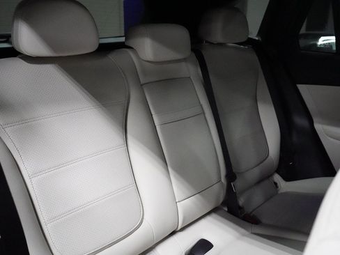 Used 2024 Mercedes-Benz GLC 300 4MATIC image 20