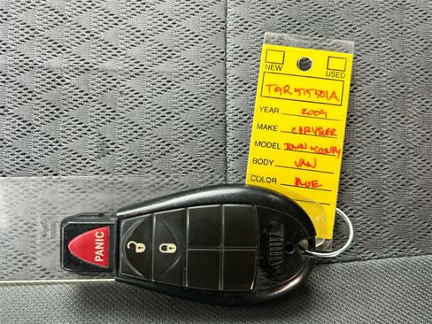 Used 2009 Chrysler Town & Country LX image 30