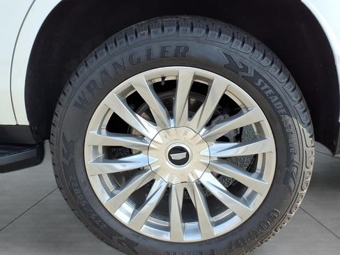 Used 2023 Cadillac Escalade Premium Luxury AWD/4WD image 6