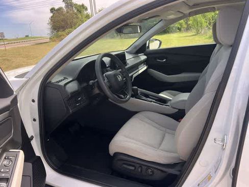 Used 2023 Honda Accord EX image 3