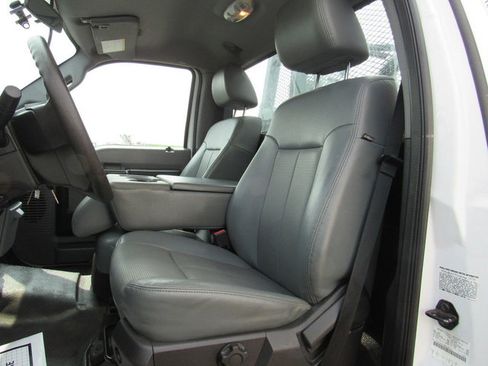 Used 2016 Ford F550 2WD Regular Cab Super Duty image 32