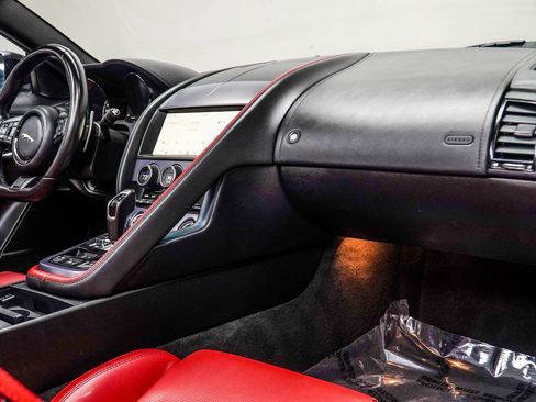 Used 2019 Jaguar F-TYPE P300 image 18