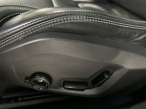 Used 2018 Volvo S90 T8 Inscription w/ Convenience Package image 11