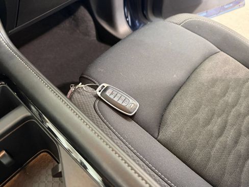 Used 2025 Nissan Pathfinder SV FWD image 21