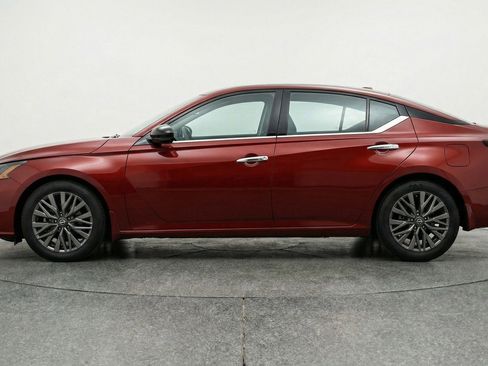 Used 2025 Nissan Altima 2.5 SV image 5