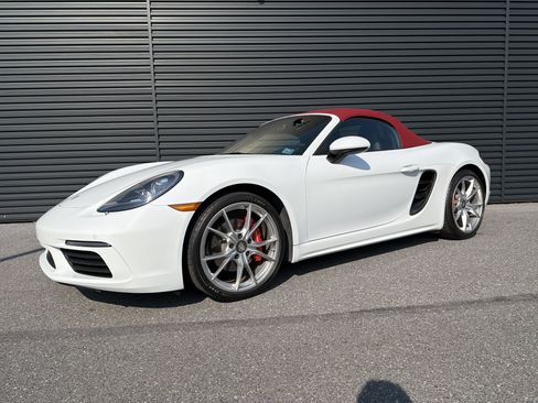 Certified 2019 Porsche 718 Boxster RWD image 1