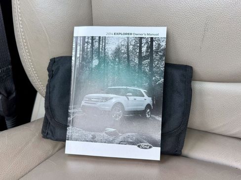Used 2014 Ford Explorer XLT w/ Equipment Group 202A AWD/4WD image 31