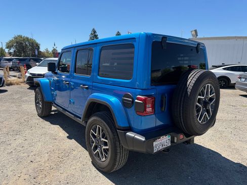 Used 2024 Jeep Wrangler Unlimited Sahara AWD/4WD image 3