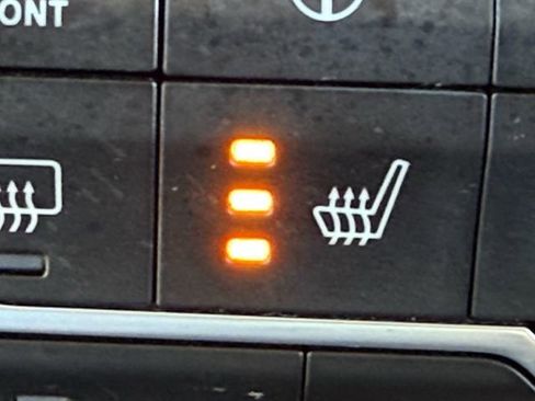 Used 2020 Jeep Wrangler Unlimited Sahara w/ Uconnect 4C Nav & Sound Group image 20