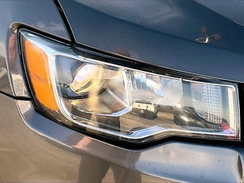 Used 2019 Jeep Grand Cherokee Limited w/ Trailer Tow Group IV image 32