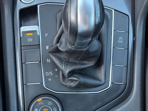 Used 2019 Volkswagen Tiguan SE w/ Panoramic Sunroof Package image 16