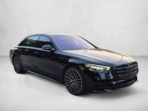 Used 2022 Mercedes-Benz S 500 4MATIC w/ AMG Line Package image 3