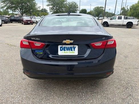 Used 2017 Chevrolet Malibu LT FWD image 4