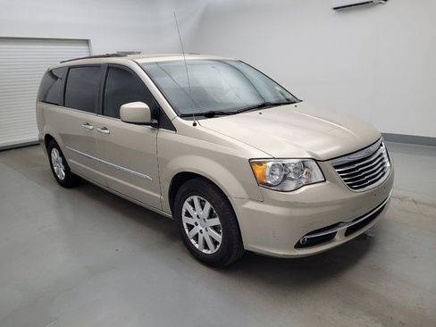 Used 2016 Chrysler Town & Country Touring w/ Driver Convenience Group FWD image 11