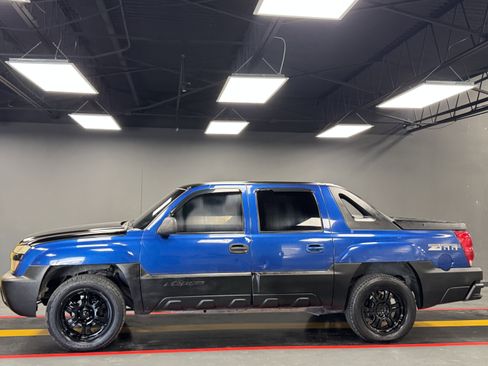 Used 2003 Chevrolet Avalanche 2WD image 3