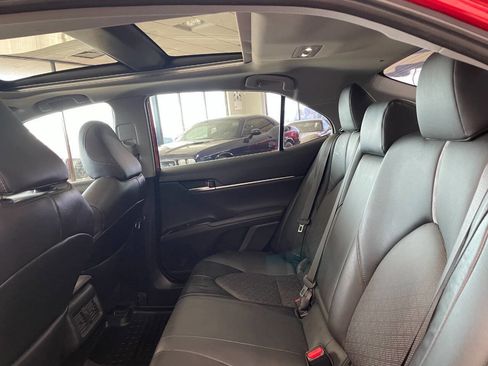 Used 2019 Toyota Camry XSE image 18